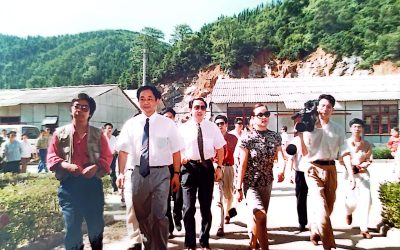 1993.7我国著名演员刘晓庆考察常山微生物总厂 “猴王”联姻影后:1993年徐序坤与刘晓庆共创猴头菇饮品的产业往事